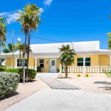 Thatch Hill - Renovated Beach House With Pool, Short Walk To The Rum Point Club Driftwood Village Extérieur photo