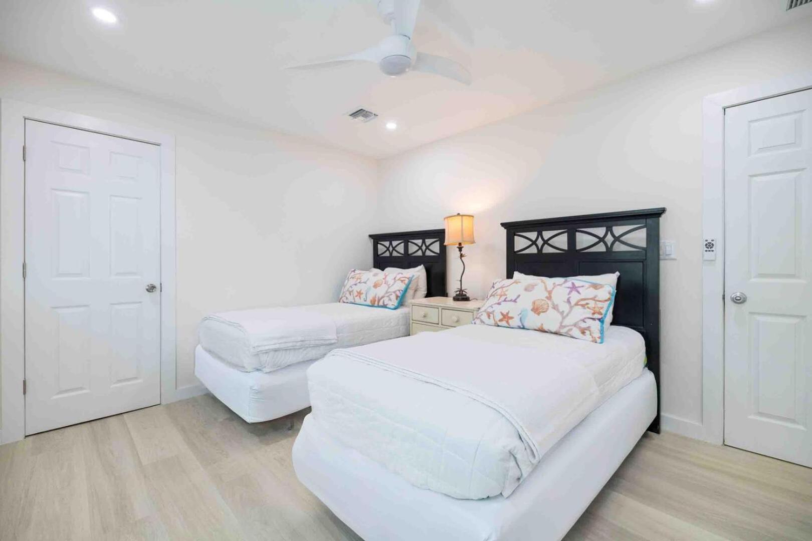 Thatch Hill - Renovated Beach House With Pool, Short Walk To The Rum Point Club Driftwood Village Extérieur photo