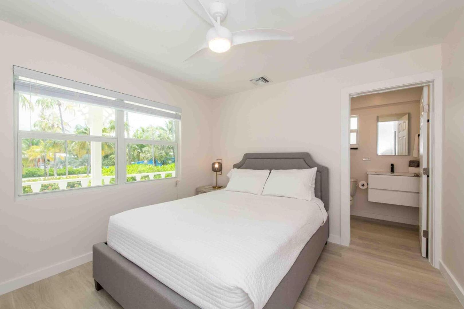 Thatch Hill - Renovated Beach House With Pool, Short Walk To The Rum Point Club Driftwood Village Extérieur photo