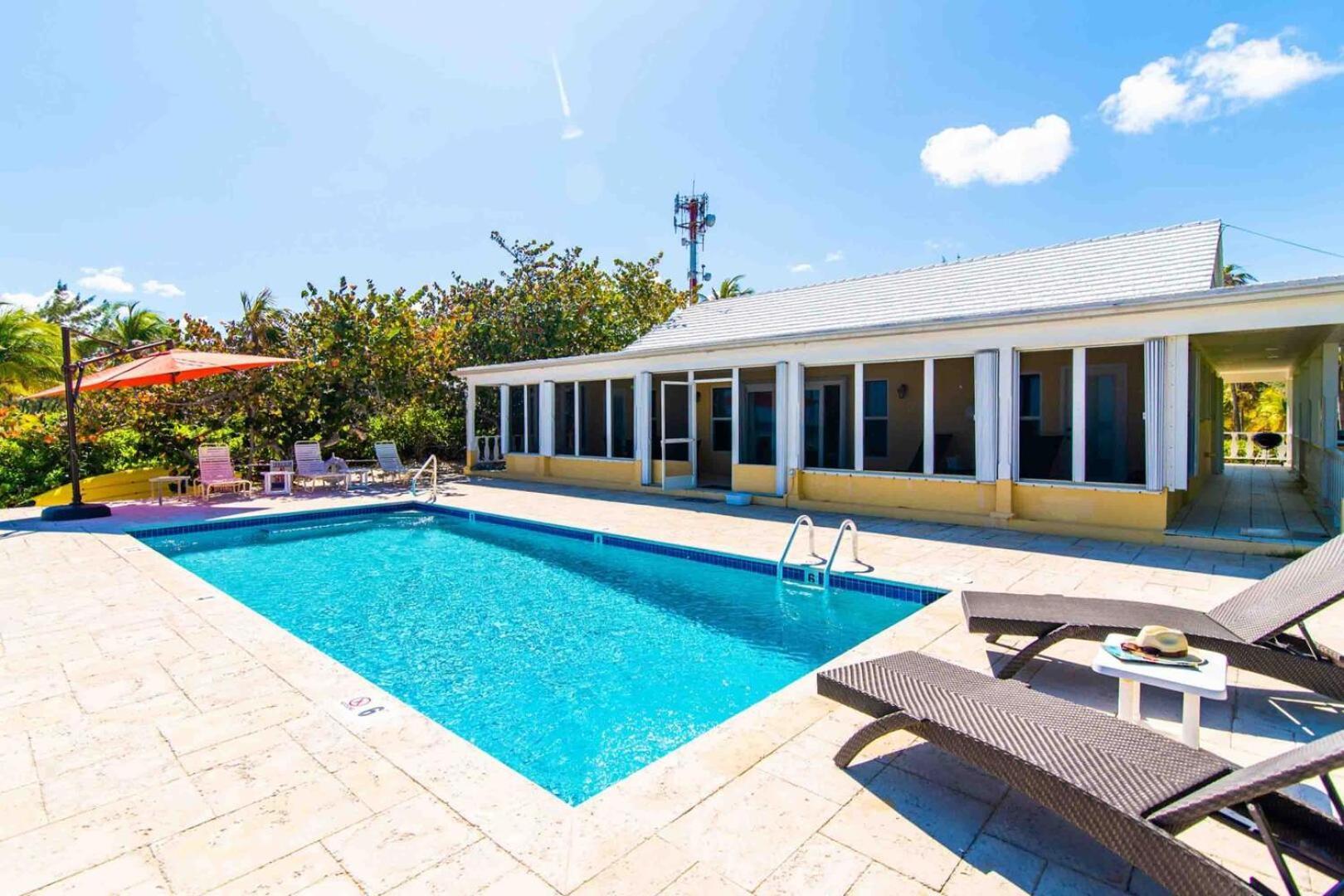 Thatch Hill - Renovated Beach House With Pool, Short Walk To The Rum Point Club Driftwood Village Extérieur photo
