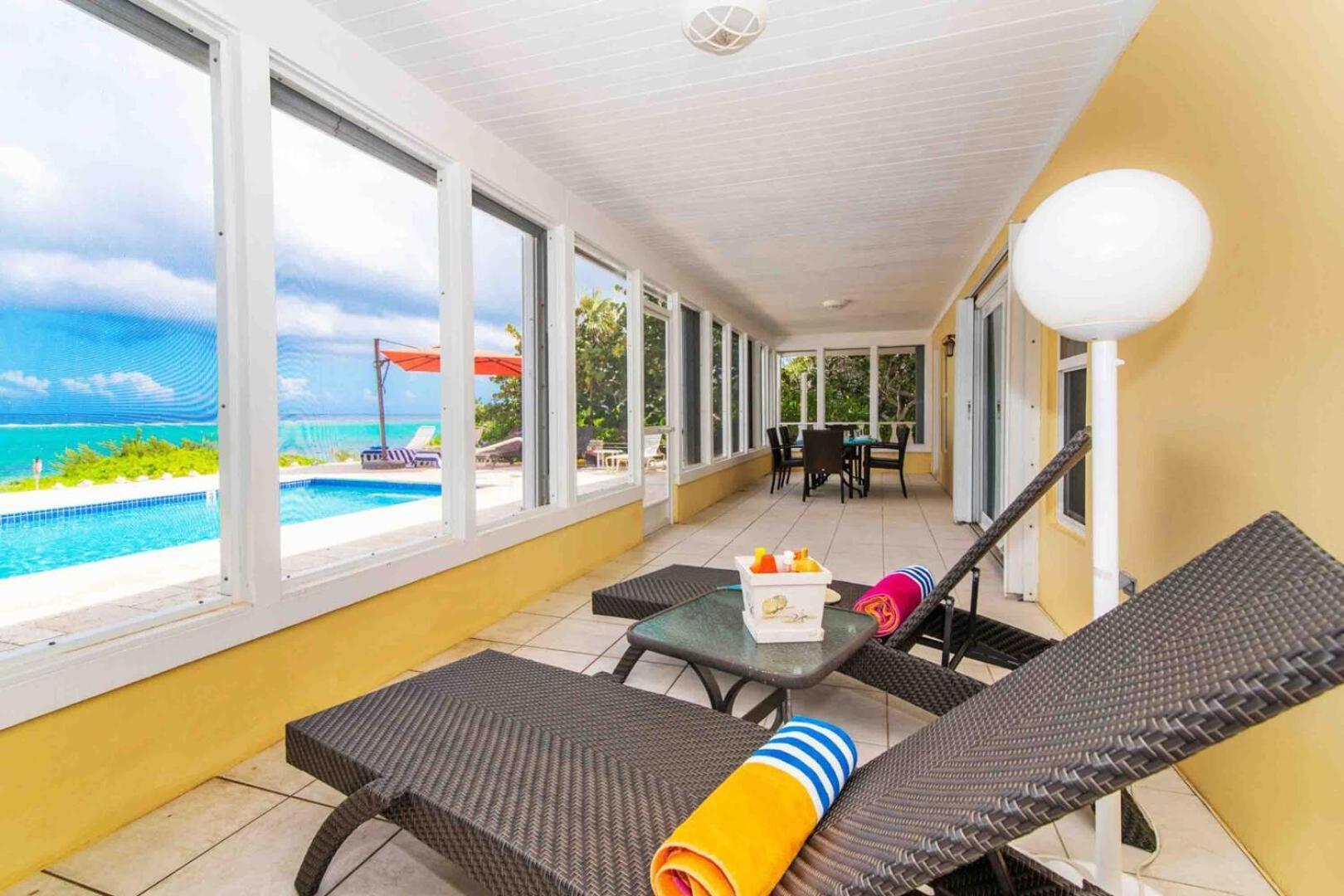 Thatch Hill - Renovated Beach House With Pool, Short Walk To The Rum Point Club Driftwood Village Extérieur photo