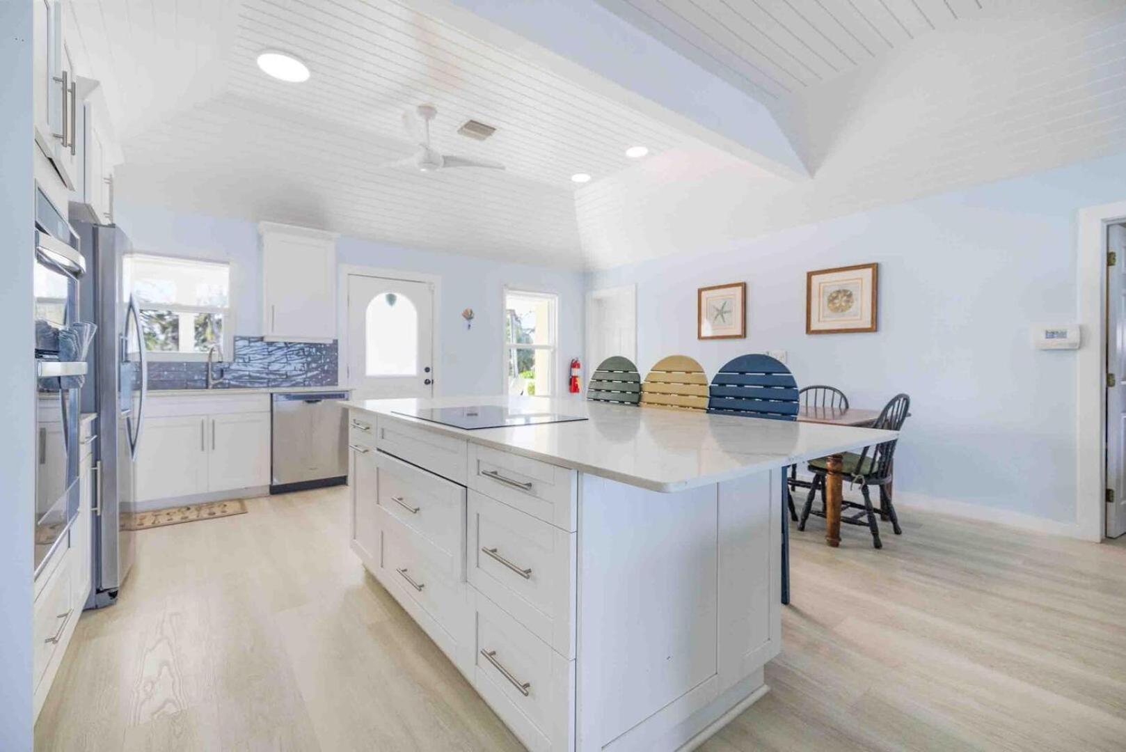 Thatch Hill - Renovated Beach House With Pool, Short Walk To The Rum Point Club Driftwood Village Extérieur photo