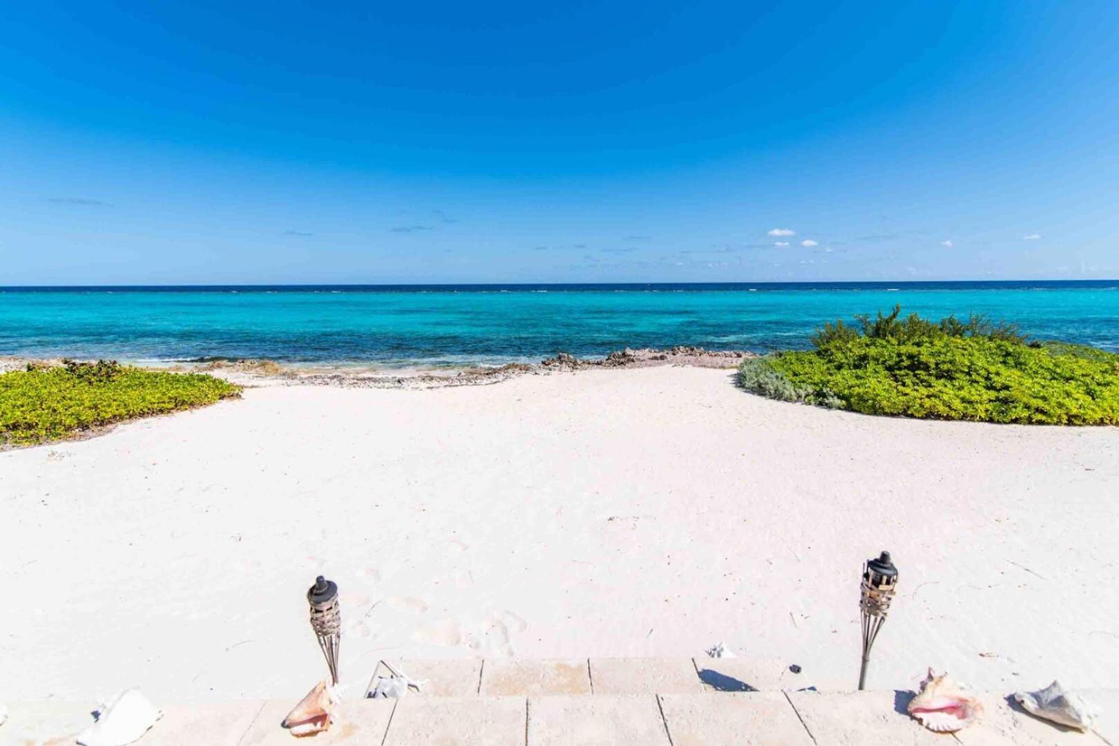 Thatch Hill - Renovated Beach House With Pool, Short Walk To The Rum Point Club Driftwood Village Extérieur photo