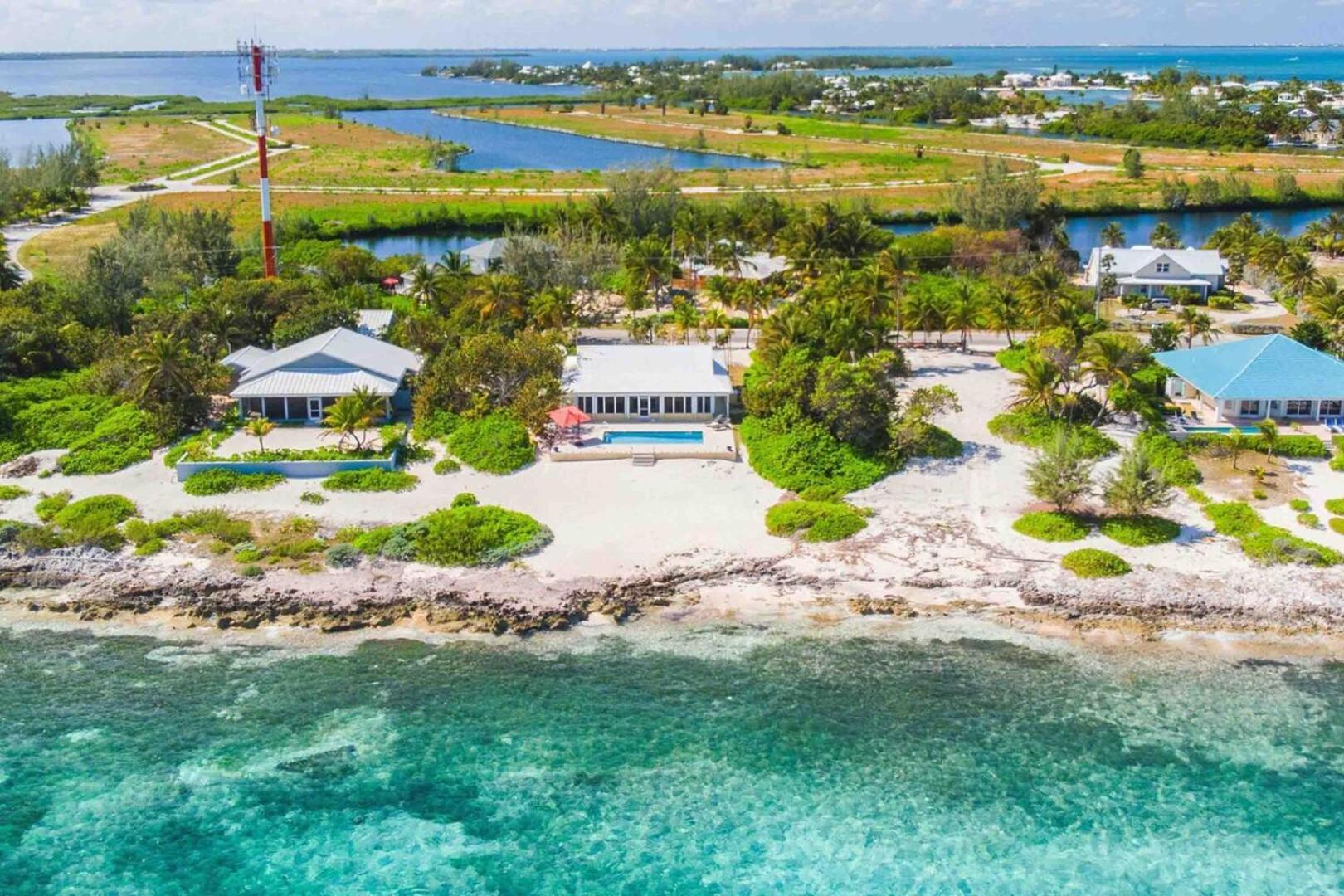 Thatch Hill - Renovated Beach House With Pool, Short Walk To The Rum Point Club Driftwood Village Extérieur photo