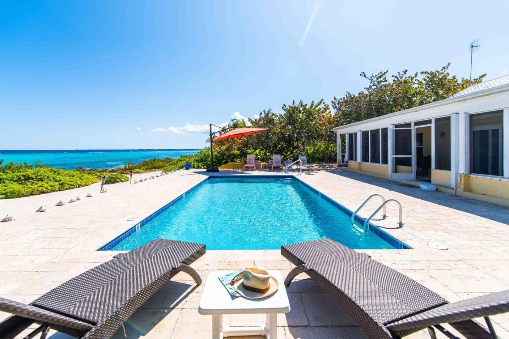 Thatch Hill - Renovated Beach House With Pool, Short Walk To The Rum Point Club Driftwood Village Extérieur photo